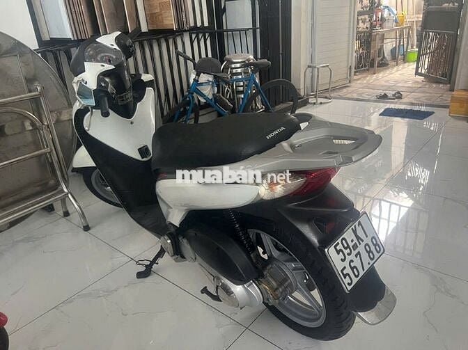 CẦN BÁN GẤP XE  SH Ý