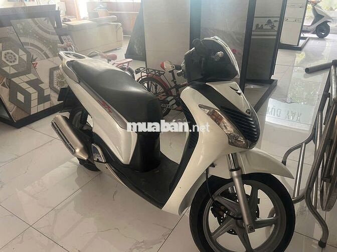 CẦN BÁN GẤP XE  SH Ý
