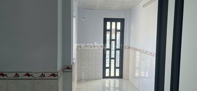 Nhà Bán : đường Lạc Long Quân, Quận Tân Bình - dt:20m2, trệt, 2 lầu