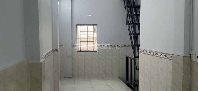 Nhà Bán : đường Lạc Long Quân, Quận Tân Bình - dt:20m2, trệt, 2 lầu