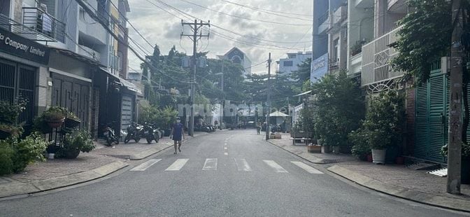 Nhà Bán : đường Lạc Long Quân, Quận Tân Bình - dt:20m2, trệt, 2 lầu