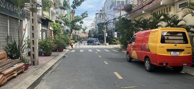 Nhà Bán : đường Lạc Long Quân, Quận Tân Bình - dt:20m2, trệt, 2 lầu