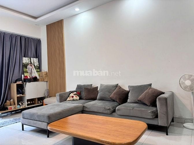 Gia đình cần bán nhà hẻm xe hơi 8m Nguyễn Xí, ngay Saigonres Plaza