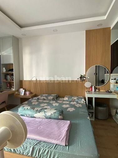 Gia đình cần bán nhà hẻm xe hơi 8m Nguyễn Xí, ngay Saigonres Plaza