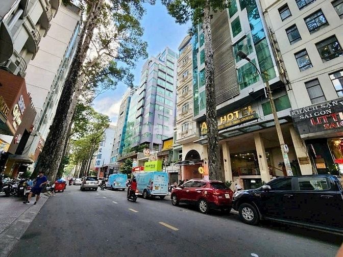 Bán nhà 2MT đường 3/2 dt: 3m x 6m 5 lầu 1 sân thượng giá 4 tỷ 9.