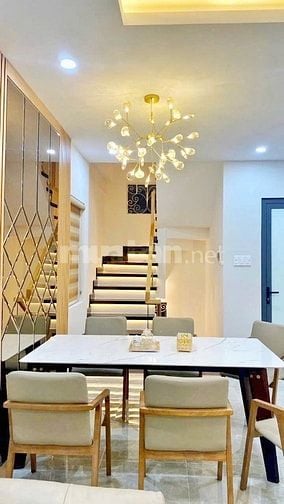 NHÀ LÔ GÓC - NGANG KHỦNG 5.3M - HẺM 6M - 3 TẦNG - 54M2 -  QUẬN 10 