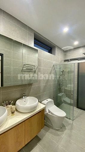 NHÀ LÔ GÓC - NGANG KHỦNG 5.3M - HẺM 6M - 3 TẦNG - 54M2 -  QUẬN 10 