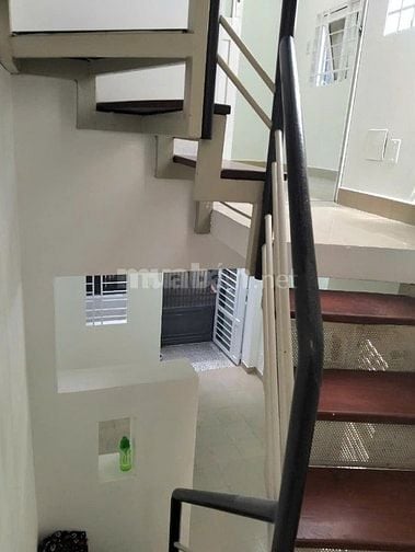 Cho thuê nhà hẻm 3m(BG) Võ Văn Kiệt, P.Cầu Kho, Q.1 giá 10.5tr