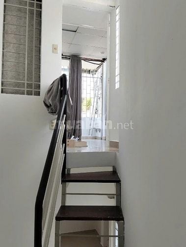 Cho thuê nhà hẻm 3m(BG) Võ Văn Kiệt, P.Cầu Kho, Q.1 giá 10.5tr