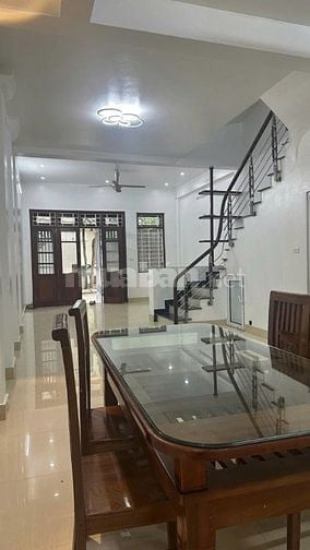 Bán nhà Hoàng Văn Thái 4 tầng, ngõ ô tô, 70m2, ở ngay, phân lô