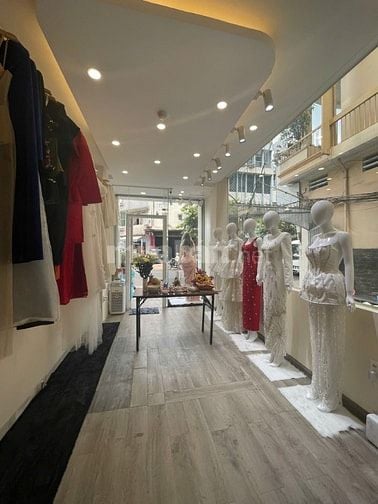 Mặt bằng đẹp 2 mặt tiền vách kính Nguyễn Đình Chiểu, Quận 3