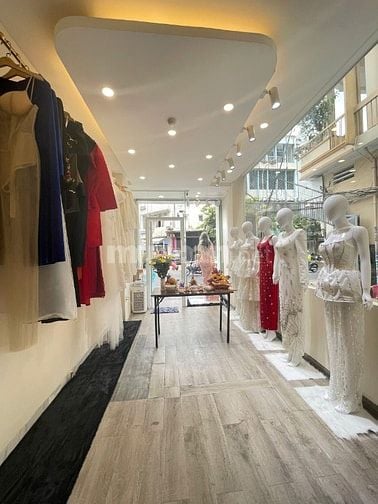 Mặt bằng đẹp 2 mặt tiền vách kính Nguyễn Đình Chiểu, Quận 3
