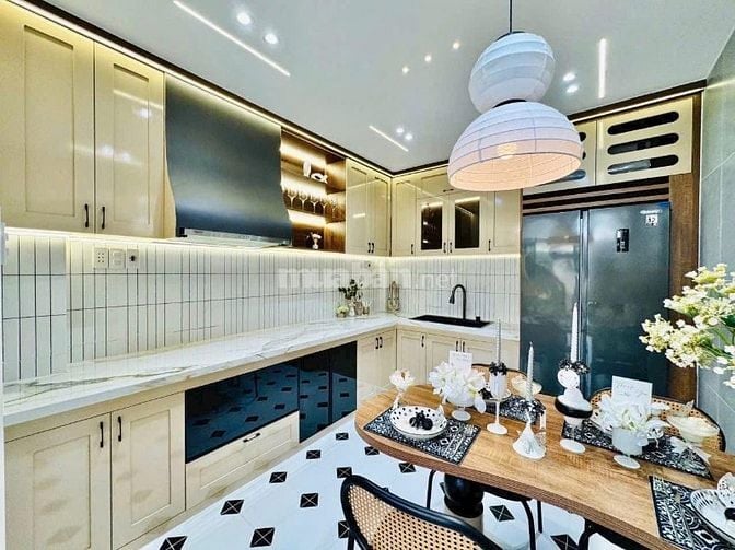 NHÀ NGỘP BÁN GẤP! Đ.TRẦN QUÝ PHƯỜNG 7 Q11,DT:40m2/2,450 Tỷ, còn TL,SHR