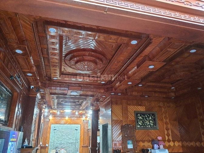  NHÀ 4 LAU 4 PHÒNG NGU, 1 PHONG THỜ, 5 TOLLE,THANG MÁY, PHONG XÔNG HƠI