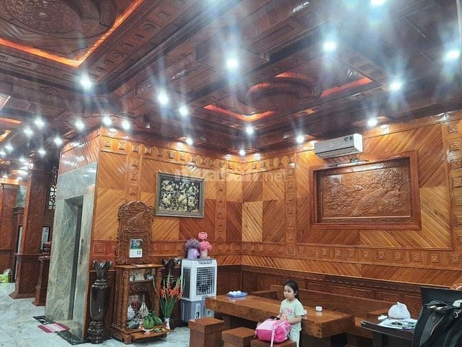  NHÀ 4 LAU 4 PHÒNG NGU, 1 PHONG THỜ, 5 TOLLE,THANG MÁY, PHONG XÔNG HƠI