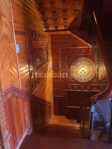  NHÀ 4 LAU 4 PHÒNG NGU, 1 PHONG THỜ, 5 TOLLE,THANG MÁY, PHONG XÔNG HƠI