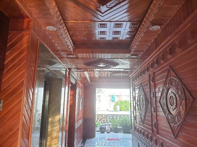  NHÀ 4 LAU 4 PHÒNG NGU, 1 PHONG THỜ, 5 TOLLE,THANG MÁY, PHONG XÔNG HƠI