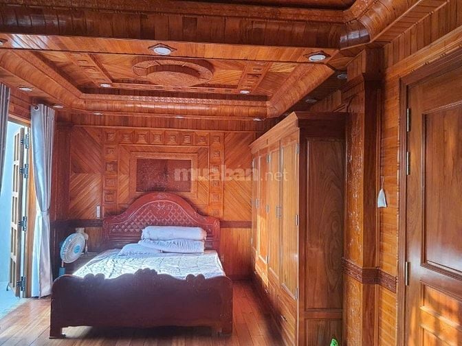  NHÀ 4 LAU 4 PHÒNG NGU, 1 PHONG THỜ, 5 TOLLE,THANG MÁY, PHONG XÔNG HƠI