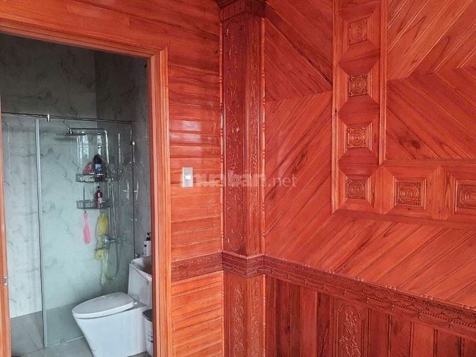 NHÀ 4 LAU 4 PHÒNG NGU, 1 PHONG THỜ, 5 TOLLE,THANG MÁY, PHONG XÔNG HƠI