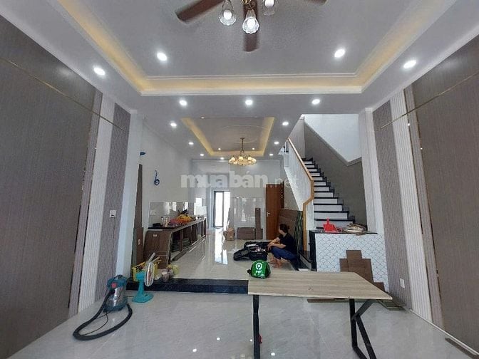 Bán nhà 1 lầu đường Lê Thị Bay, xã Tân Thạnh Đông, CC, SHR, 2,55 tỷ.