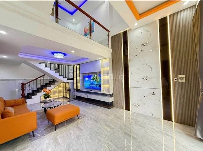 Chính chủ bán gấp nhà Lò Gốm, Quận 6 - 3Tỷ390 - 87m2 hẻm xe hơi 