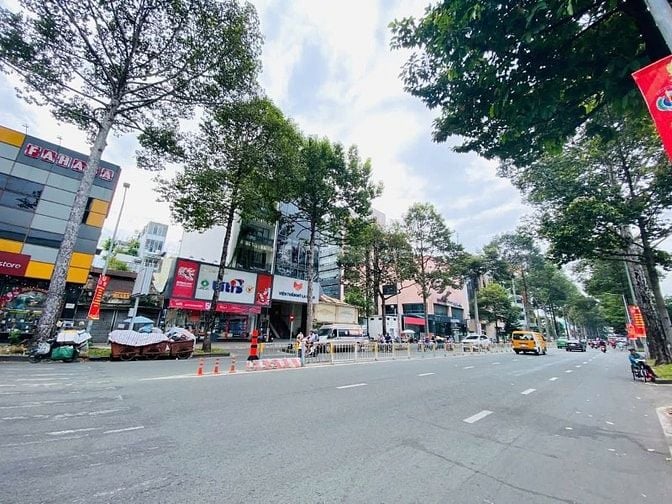 Bán căn nhà siêu vị trí kế góc mặt tiền Trần Hưng Đạo Nguyễn Văn Cừ Q1