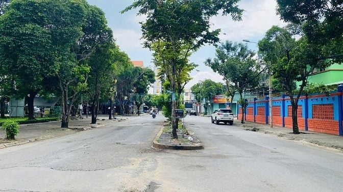 Bán đất nên dự án KDC 10 mẫu. Lô J19 dt 5x22, 2MT trước và sau. 