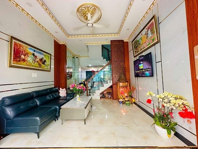Bán nhà xây kiên cố để ở, Giếng trời thoáng mát.. đẹp