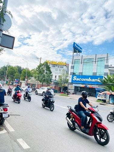 Hẻm ô tô Thông– Nhà 4 tầng – 5PN KHÉP KÍN – GẦN VÒNG XOAY PHÚ HỮU 