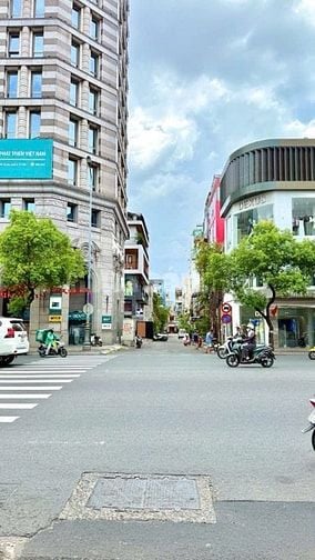 Bán nhà đẹp gần Terra Royal Q3, 3 lầu ST, 3PN, giá 5.98 tỷ chính chủ