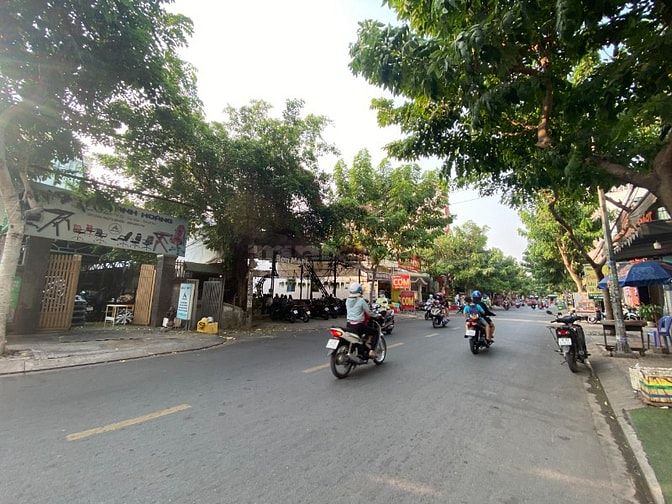 Mặt tiền Phạm Văn Bạch, DT 4x15m, vị trí sầm uất, DCT 15tr/tháng