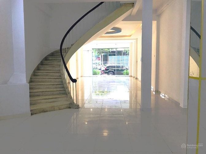 Bán nhà 2 mặt tiền gần sân bay Tân Sơn Nhất, 109m², 27.5 tỷ cực hiếm