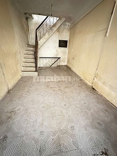 Bán căn nhà 2 tầng Hoàng Hoa Thám trước nhà rộng 2.5m DT38m2 giá 6.6ty