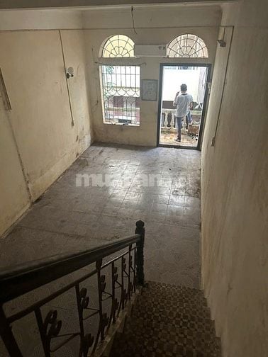 Bán căn nhà 2 tầng Hoàng Hoa Thám trước nhà rộng 2.5m DT38m2 giá 6.6ty