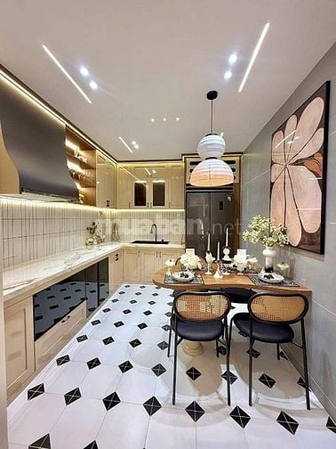 CÔ THU BÁN NHÀ GẤP!Đ.LÊ THÁNH TÔN BẾN THÀNH QUẬN 1,DT:40m2/3.850 Tỷ