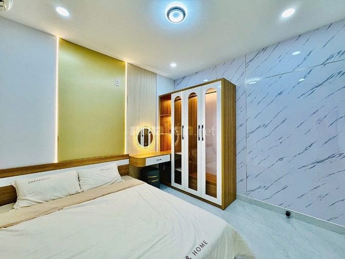 Nhà Mặt tiền tuyệt đẹp đường Duy Tân, P15, Q.Phú Nhuận, ở ngay.