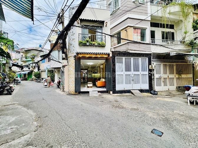 Nhà Mặt tiền tuyệt đẹp đường Duy Tân, P15, Q.Phú Nhuận, ở ngay.