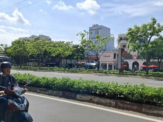 Bán đất mặt tiền Phạm Văn Đồng phường 11 Bình Thạnh giá 15,7 tỷ