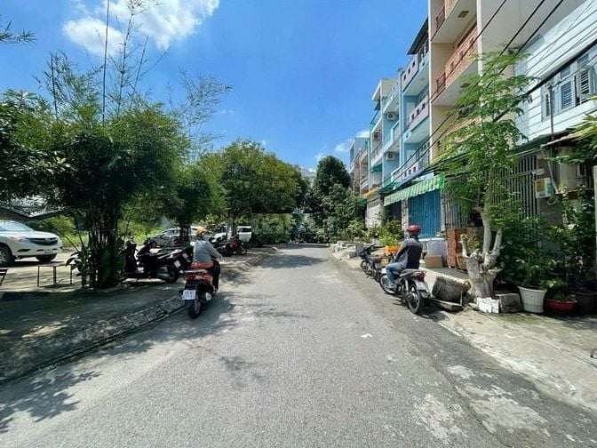 Cho thuê nhà hẻm 2m(XM) Bùi Minh Trực, P.5, Q.8 giá 9tr