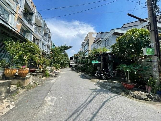 Cho thuê nhà hẻm 2m(XM) Bùi Minh Trực, P.5, Q.8 giá 9tr