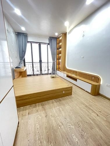 Chỉ Hơn 7 Tỷ Có Ngay Nhà Trung Tâm Cầu Giấy 35m 5 Tầng,Tiện ích,Mới Xâ