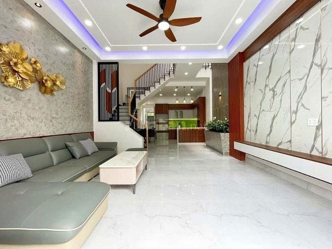 Chủ kẹt tiền nên cần phải bán lại căn nhà còn mới ở gần chợ Bình Chánh