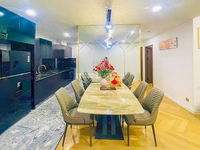 Cần bán Căn hộ tại Lumiere Riverside tầng cao gồm 2 phòng ngủ 77m2