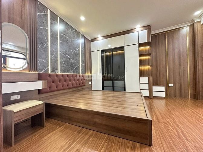 Bán gấp nhà Ỷ La, 5,6 tỷ, 31 m2, pháp lý đầy đủ, nhà thiết kế đẹp.
