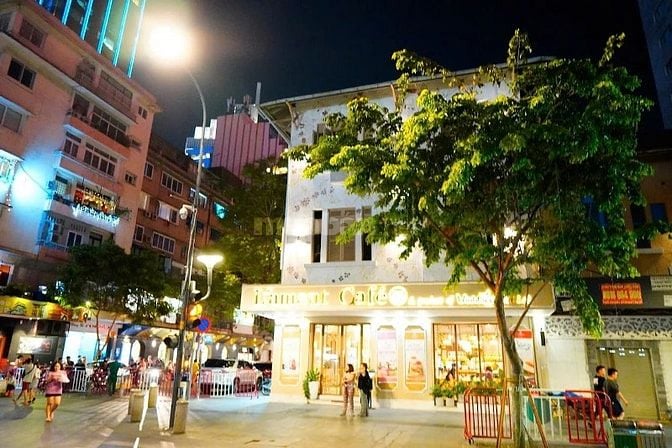 Cho Thuê Nhà Góc 2MT Nguyễn Huệ ( Phố Đi Bộ ), P. Bến Nghé, Quận 1  