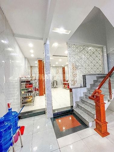 Bán gấp nhà 5 lầu - mặt tiền Hà Huy Giáp- chính chủ