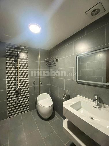 Bán gấp nhà 5 lầu - mặt tiền Hà Huy Giáp- chính chủ