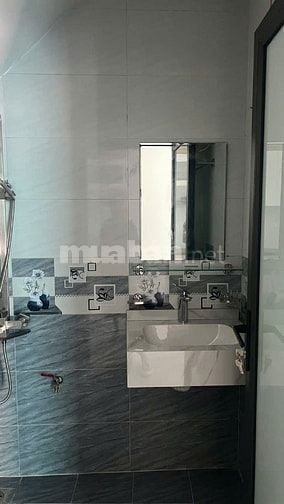 Bán Nhà Khu Hồ Định Công 34m, nhà chính chủ mới xây cần bán