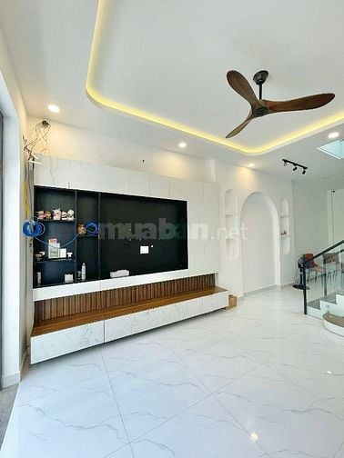 Bán nhà 2 tầng mới đẹp, ngay An Dương Vương - Võ Văn Kiệt, chỉ 5 tỷ.