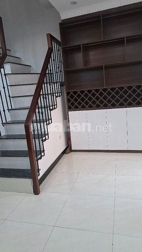 4 tầng Thụy khuê 40m2 4 phòng NT đầy đủ đi lại thuận tiện sđcc
